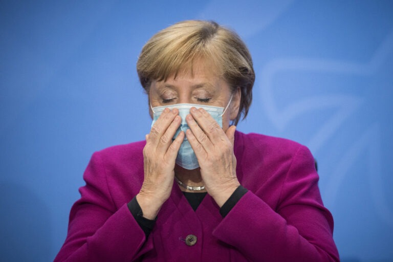 Меркель заявила, что у Германии впереди трудные месяцы