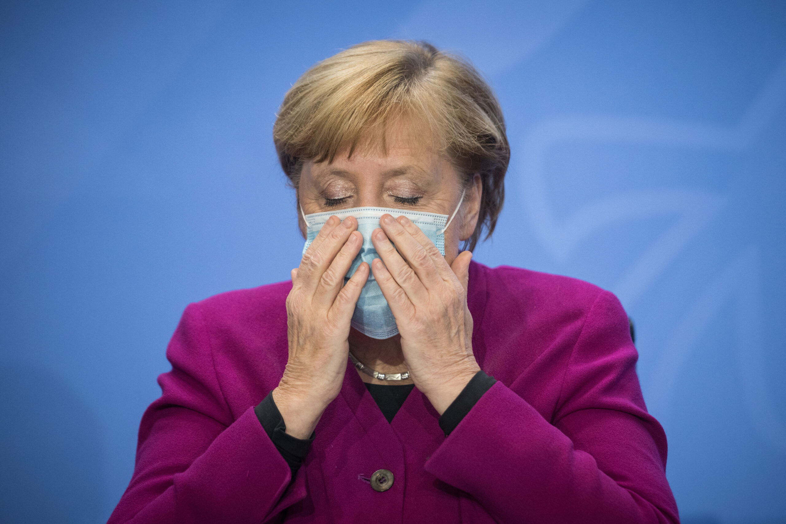 Меркель критикует открытие гостиниц на Рождество — МИШЕНЬ24